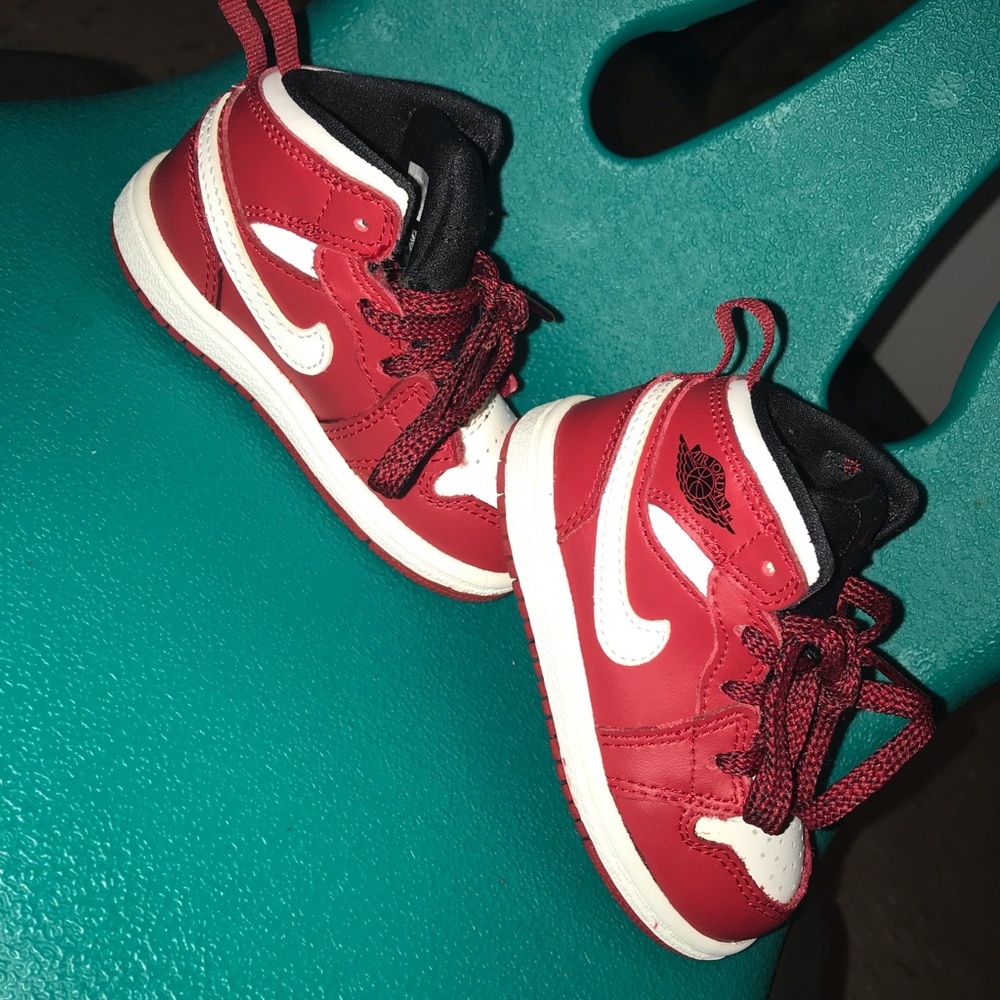 Sneakers - Picture 5 of 8